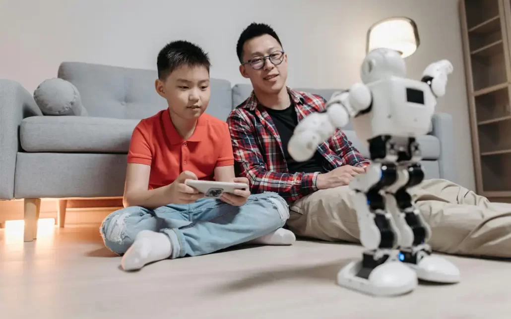 父亲和孩子在玩电动玩具 父亲和孩子在玩电动玩具