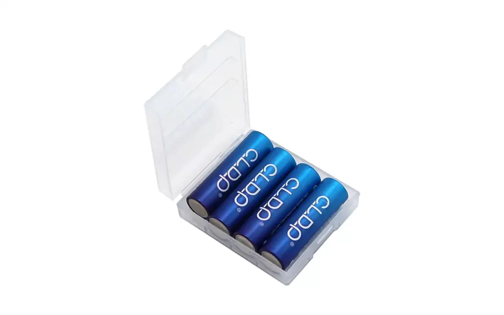 电池可存放在收纳盒中